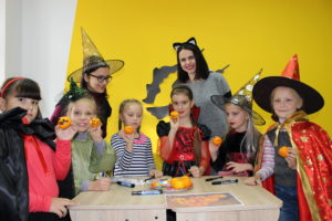Страшно веселый HALLOWEEN!!! Halloween в школе английского языка UNILAND language School