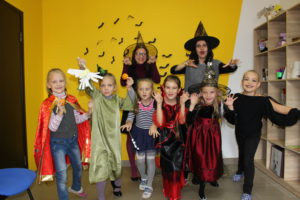 Страшно веселый HALLOWEEN!!! Halloween в школе английского языка UNILAND language School